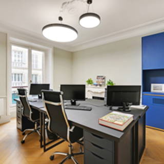 Bureau privé 16 m² 4 postes Location bureau Rue de Marignan Paris 75008 - photo 1